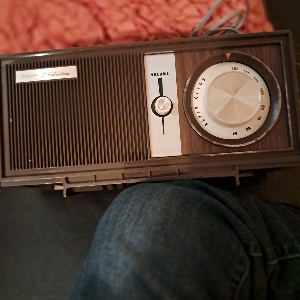 Vintage Sears Silvertone Radio
